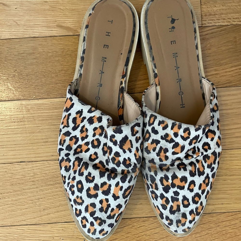 Leopard mules